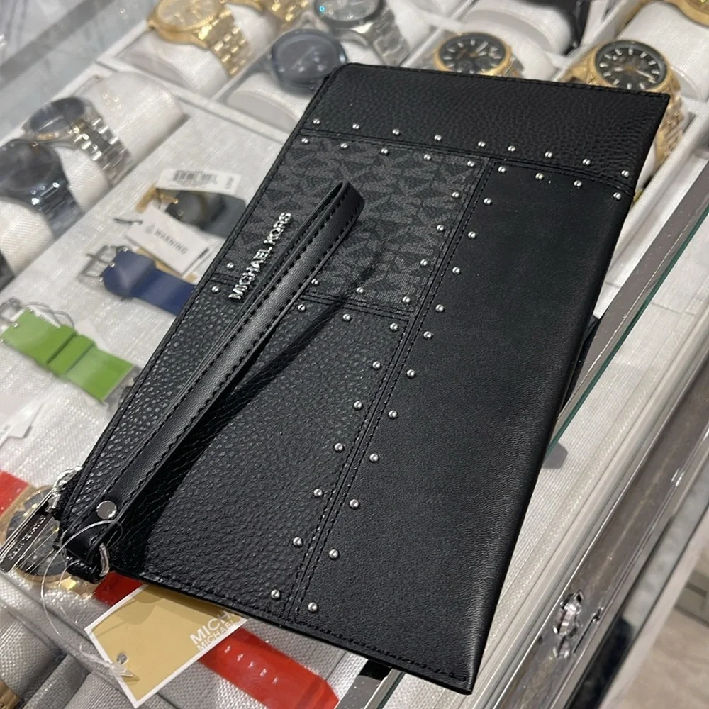 Michael Kors Jet Set Travel Lg Studded Patchwork and Sign Logo Wristlet Black